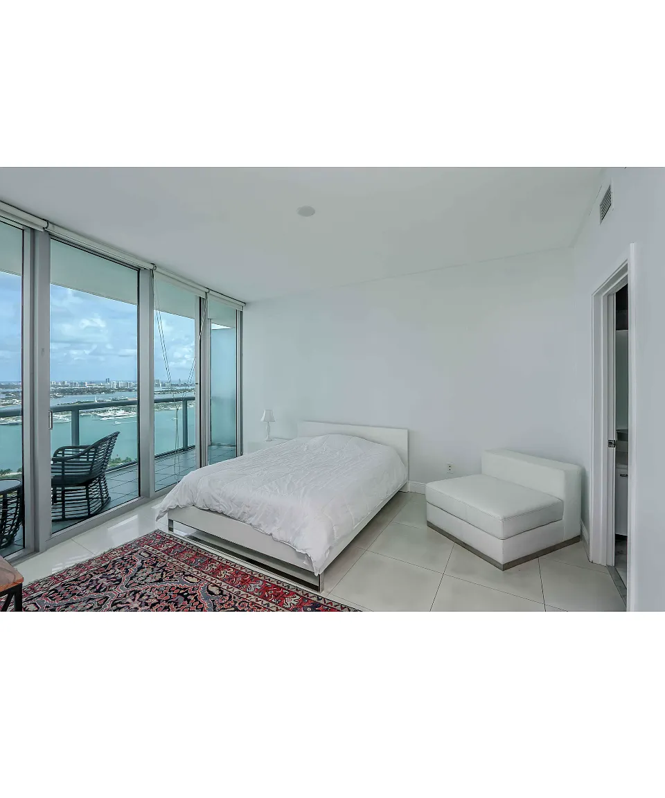 2 bed, 1318 sqft, $5,400 — Photo 2