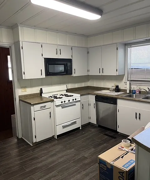 905 Louisville St — Photo 3