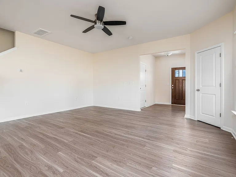 105 Lafferty St — Photo 5