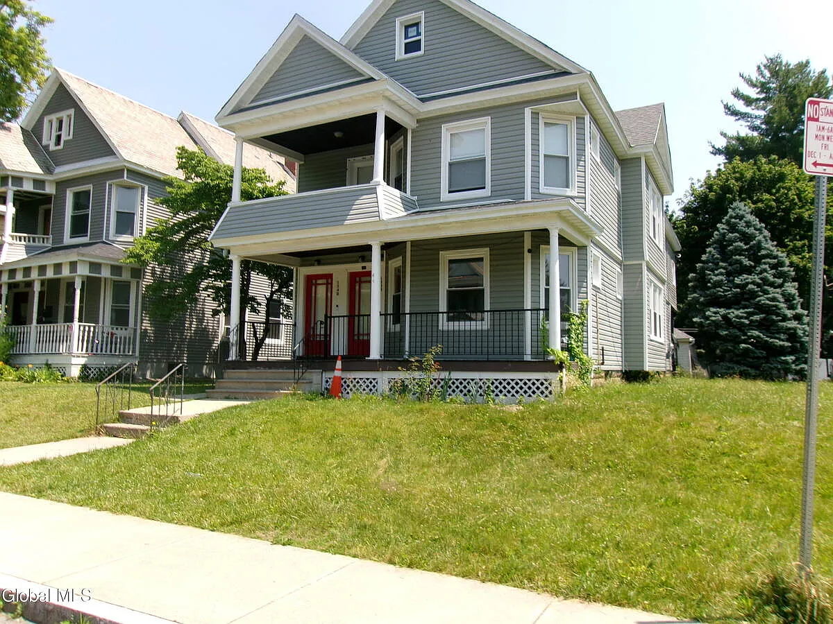 3 bed, 1.0 bath, 1414 sqft, $1,800 — Photo 1