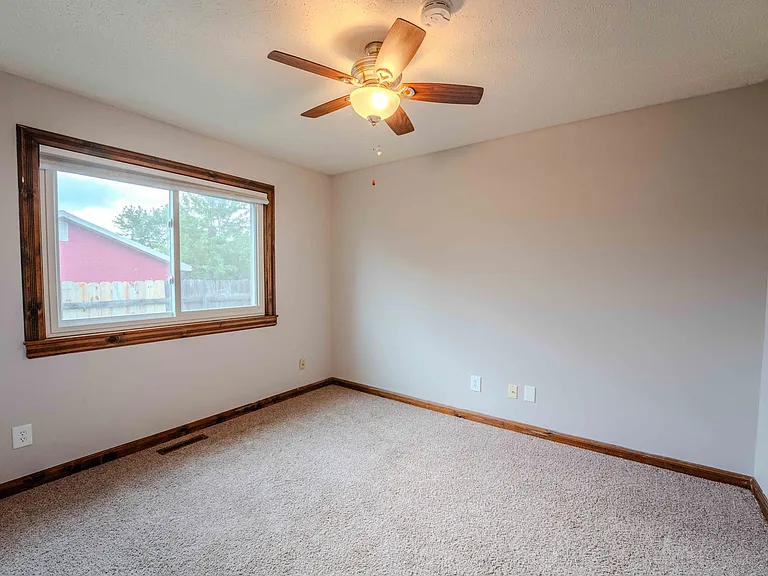 225 Parker Dr — Photo 19