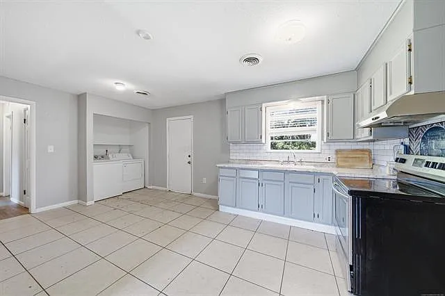 3 bed, 999 sqft, $1,350 — Photo 4