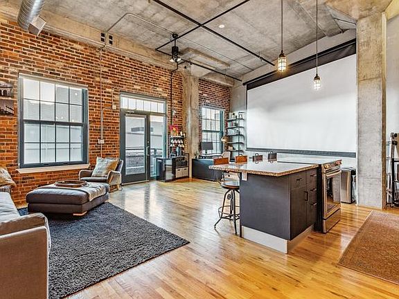 3rd image of 2500 Walnut St APT 211