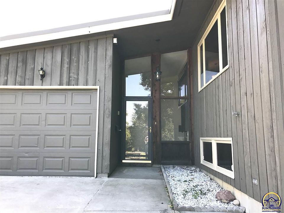 2nd image of 1917 SW 27th St
