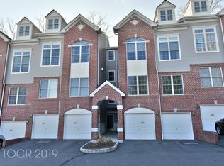 13 Rhodes Ct #107, Hawthorne, NJ 07506
