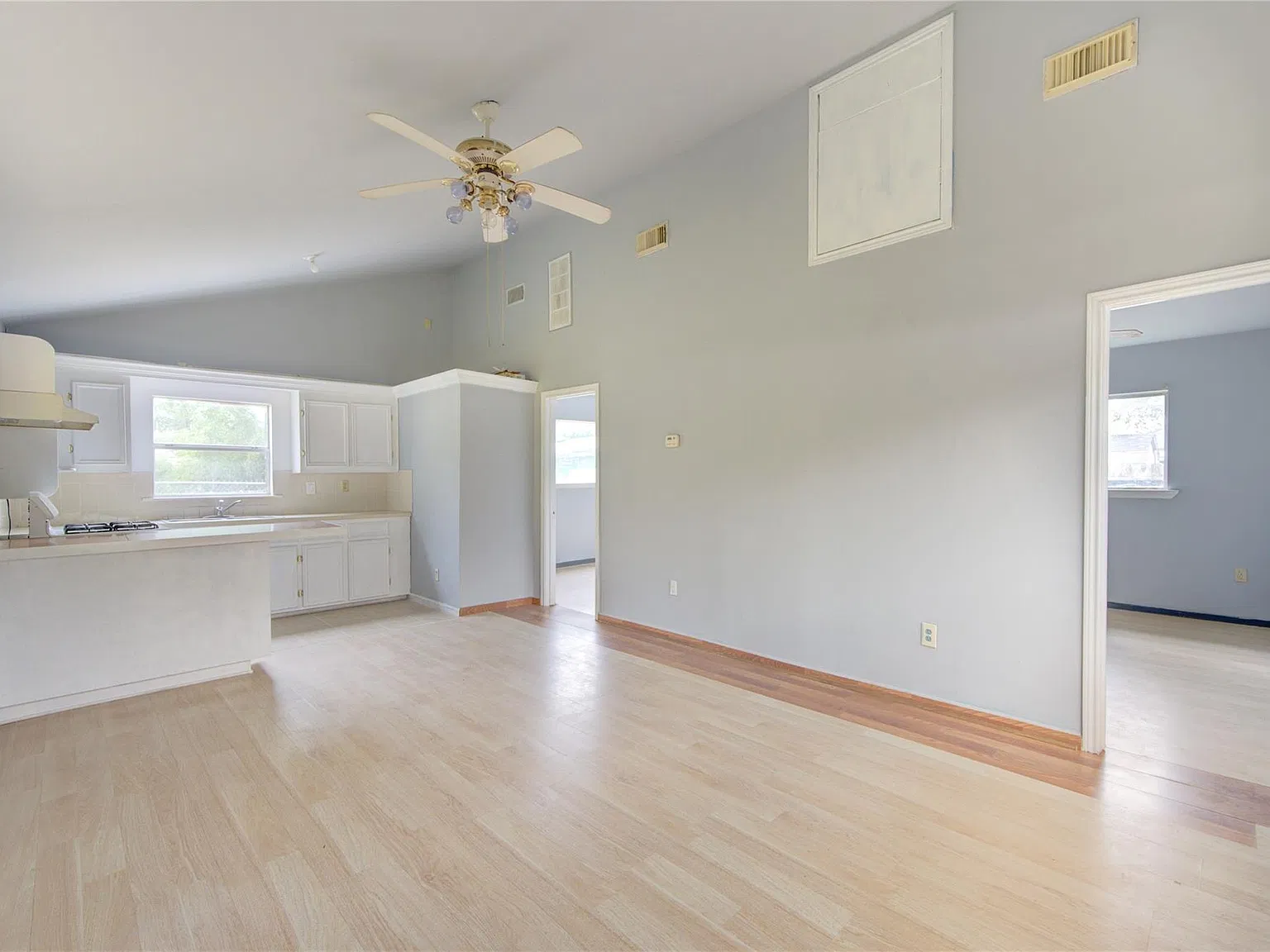 2 bed, 1.0 bath, 950 sqft, $1,150 — Photo 1