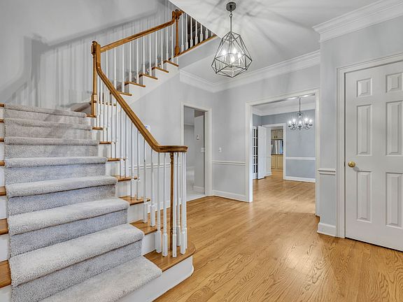 5th image of 159 Sturbridge Dr