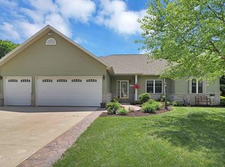 525 E Dells Rd, Silver Lake, WI 53170