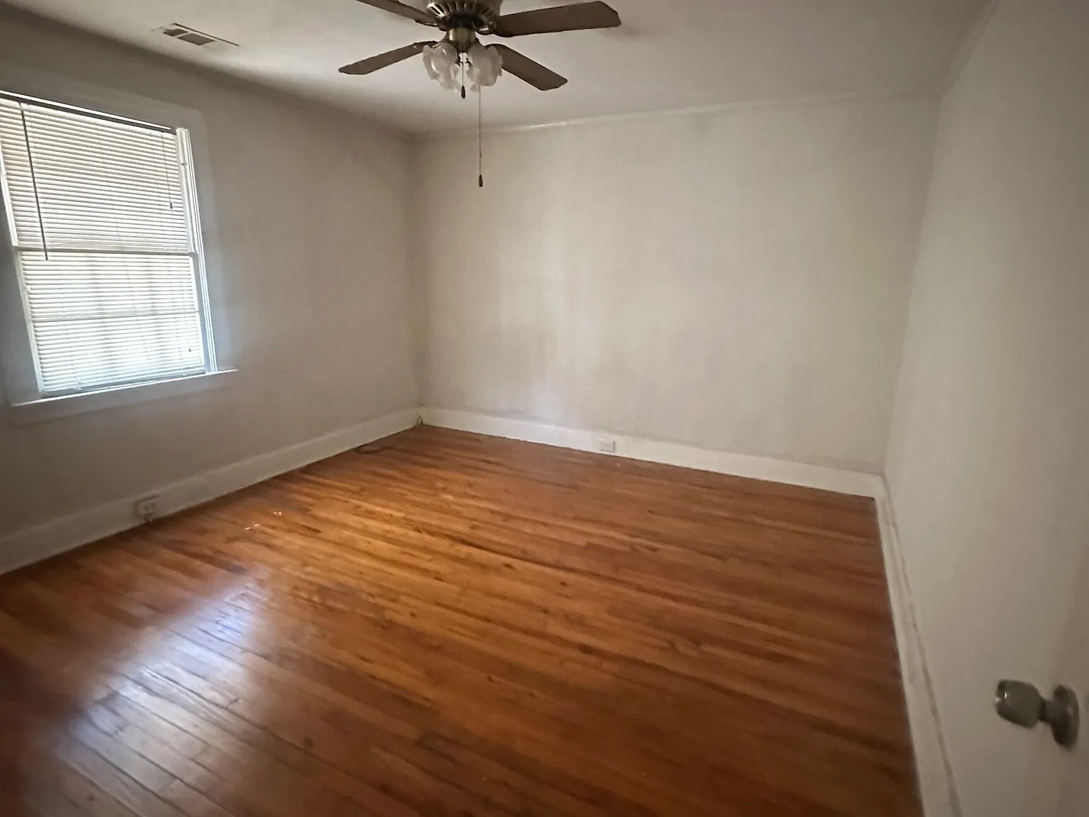 3 bed, 1.0 bath, 1288 sqft, $750 — Photo 2