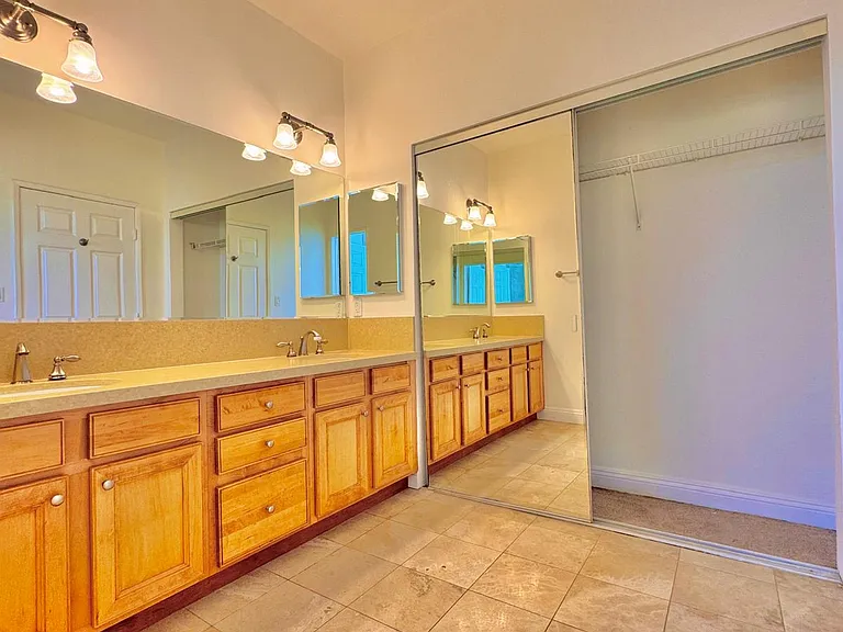 11812 Gorham Ave #Penthouse 1 — Photo 20