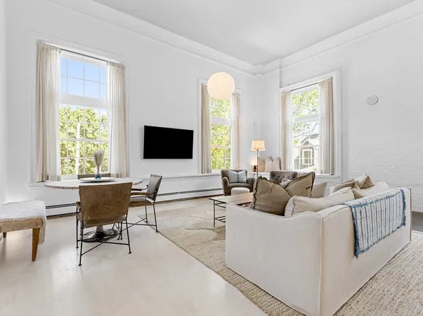 37 Forrester St APT 3, Newburyport, MA 01950