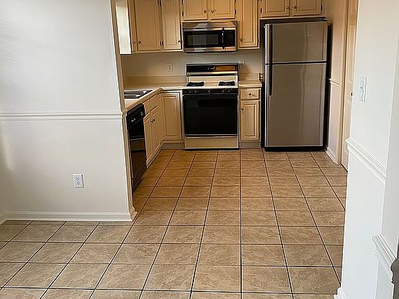 4th image of 1725 W Lakeview Dr Unit 4
