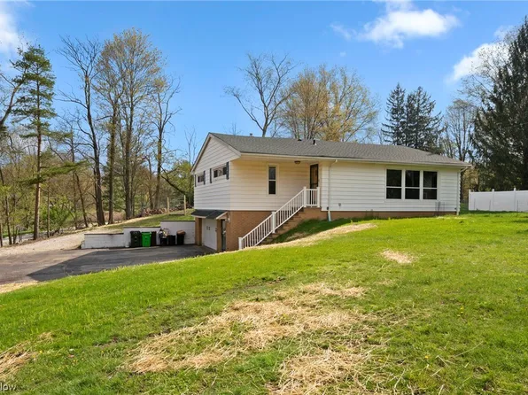 7815 Walton Rd, Walton Hills, OH 44146