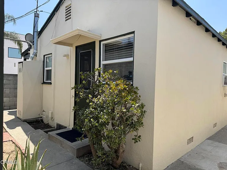 9173 1/2 E Las Tunas Dr — Photo 8