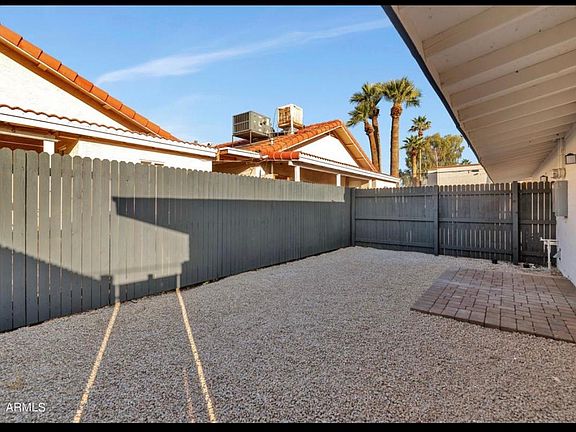 5th image of 2101 W Glenrosa Ave