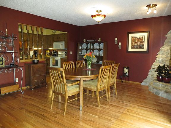 2nd image of 117 Lone Oak Ct