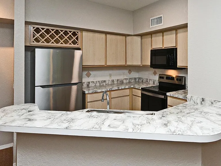 826 Camargo Way #305 — Photo 26