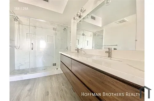 4655 Maplewood Ave #304 Photo 1 4655 Maplewood Ave #304 Photo 1