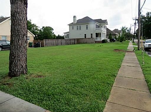 1st image of 830 Robert E Lee Blvd