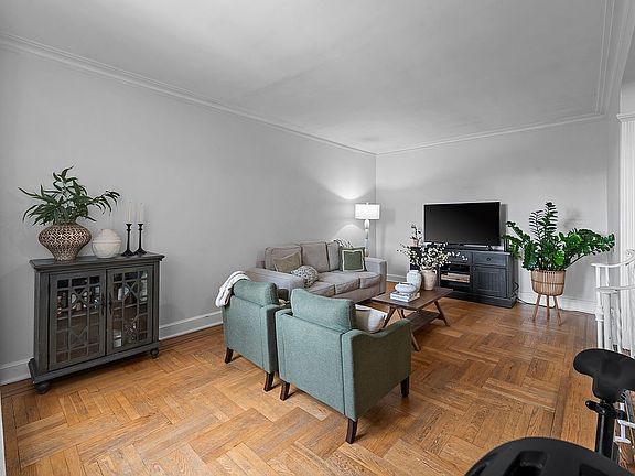 4th image of 3245 Perry Ave APT 6F