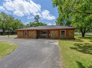 423 E McKinney St, Pilot Point, TX 76258