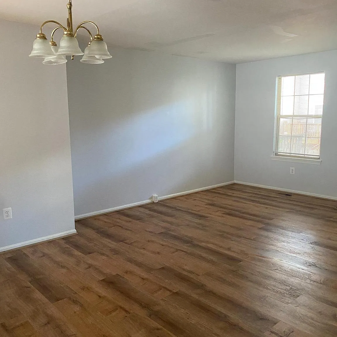 5 bed, 3.5 bath, 1902 sqft, $2,500 — Photo 3