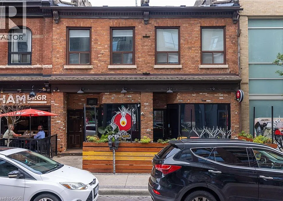 51 1/2 King William St #51-1/2