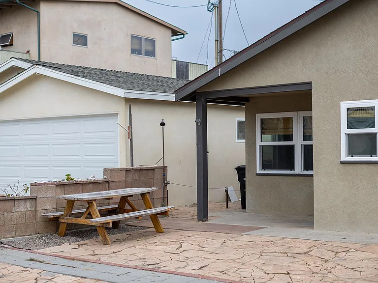 136 Oxnard Ave — Photo 27