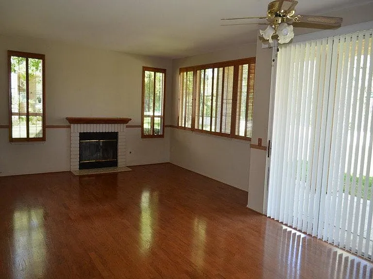 425 Huyler Ln #D — Photo 2