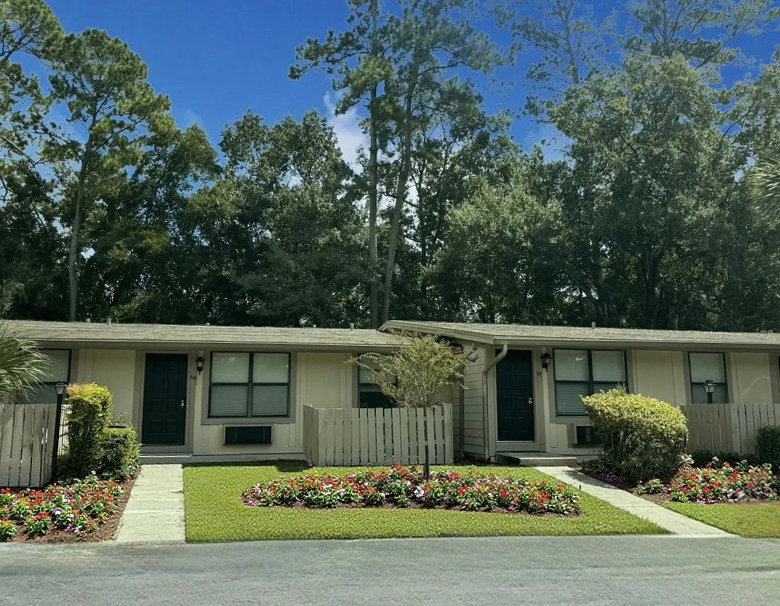 Hickory Place — Photo 1