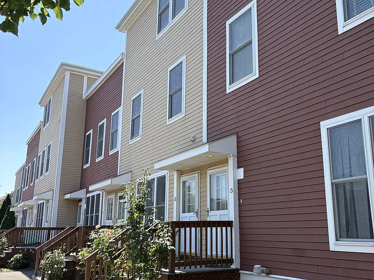 914 Saratoga St — Photo 17