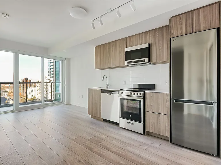 223 Redpath Ave — Photo 66