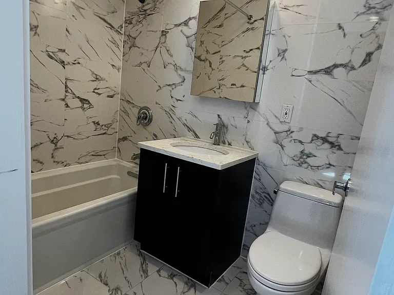 25-75 22nd St #2 — Photo 5