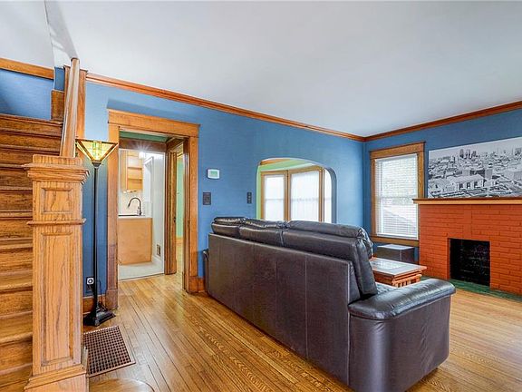 5th image of 1010 W 41st St