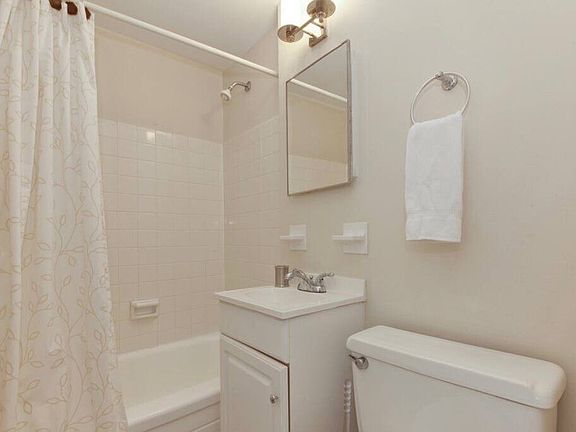 4th image of 1800 19th St NW APT 7