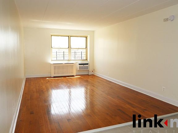 2nd image of 30 Park Ave APT 7R