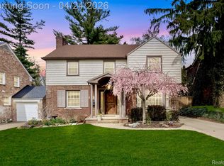 244 Kerby Rd, Grosse Pointe Farms, MI 48236
