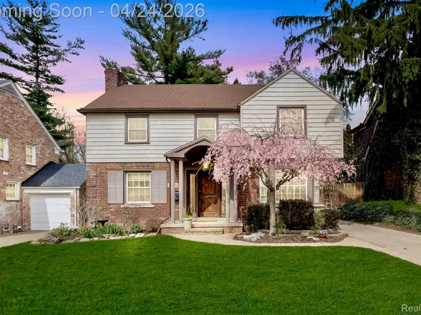 244 Kerby Rd, Grosse Pointe Farms, MI 48236