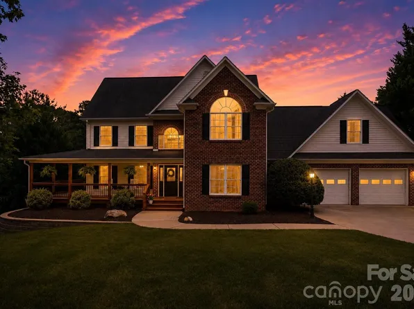 4616 20th Street Pl NE, Hickory, NC 28601