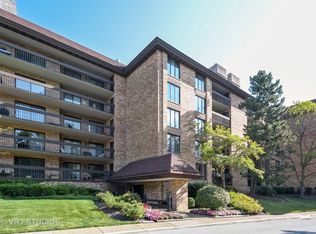 1621 Mission Hills Rd APT 303, Northbrook, IL 60062