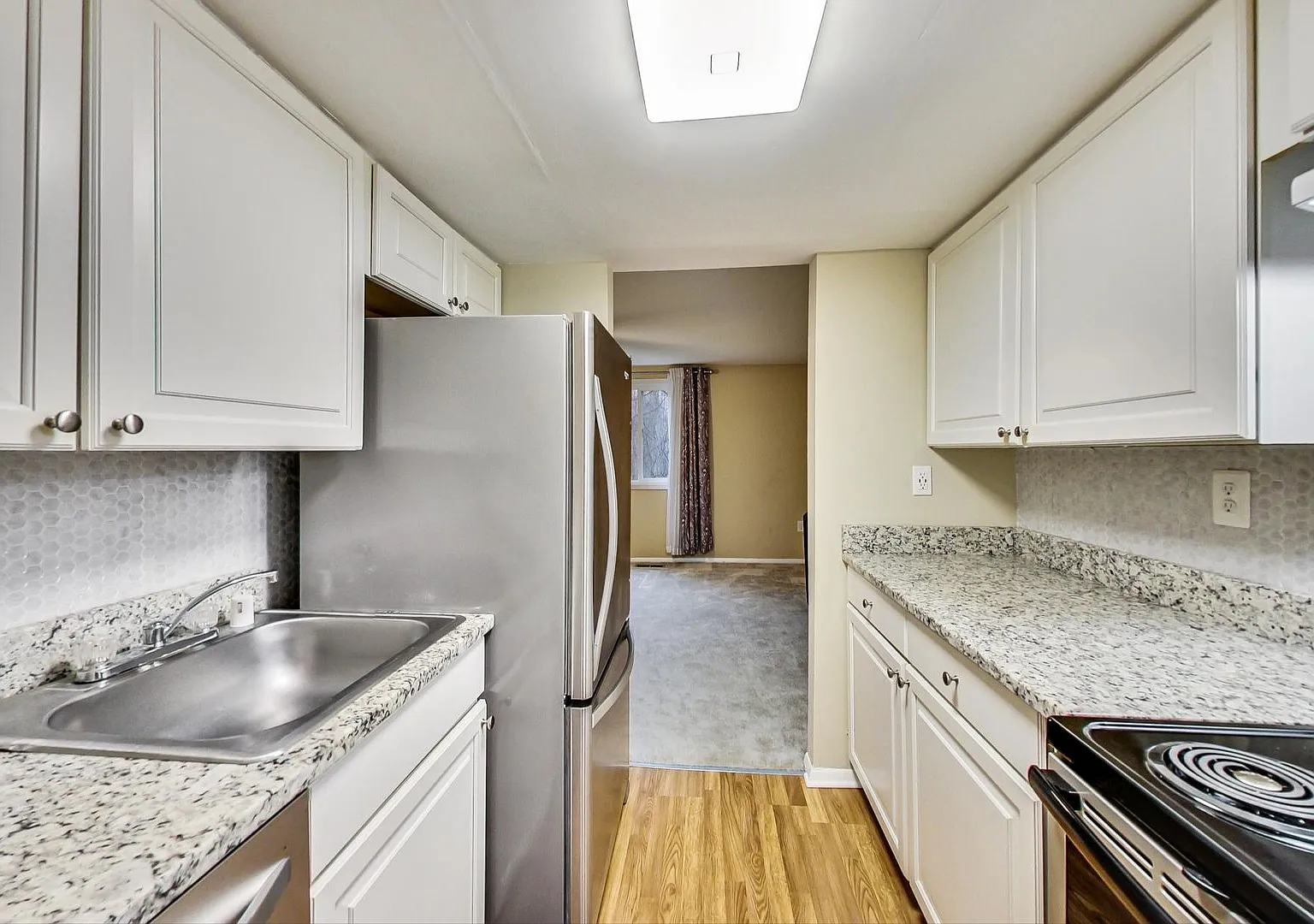 Updated 3+2.5 End Unit W/ 2 Parking Spaces — Photo 2