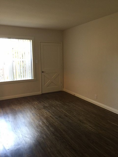 1st image of 4366 Overland Ave