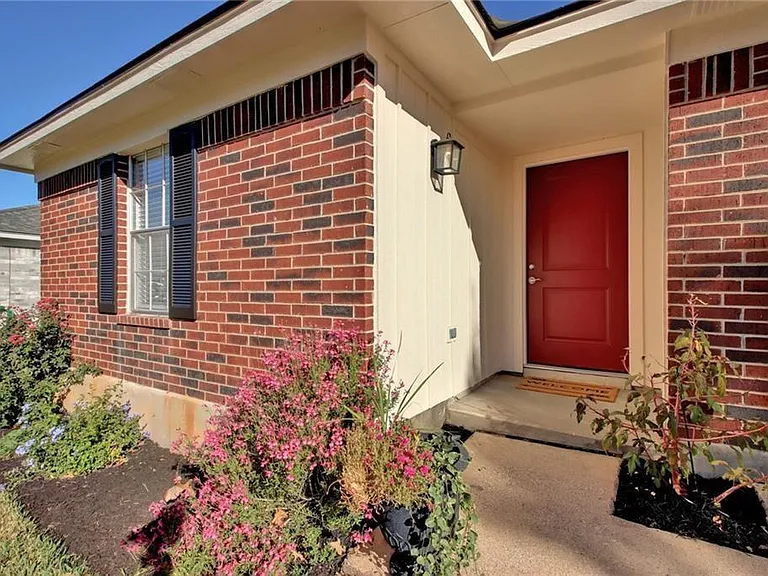 1502 Mayapple St — Photo 2
