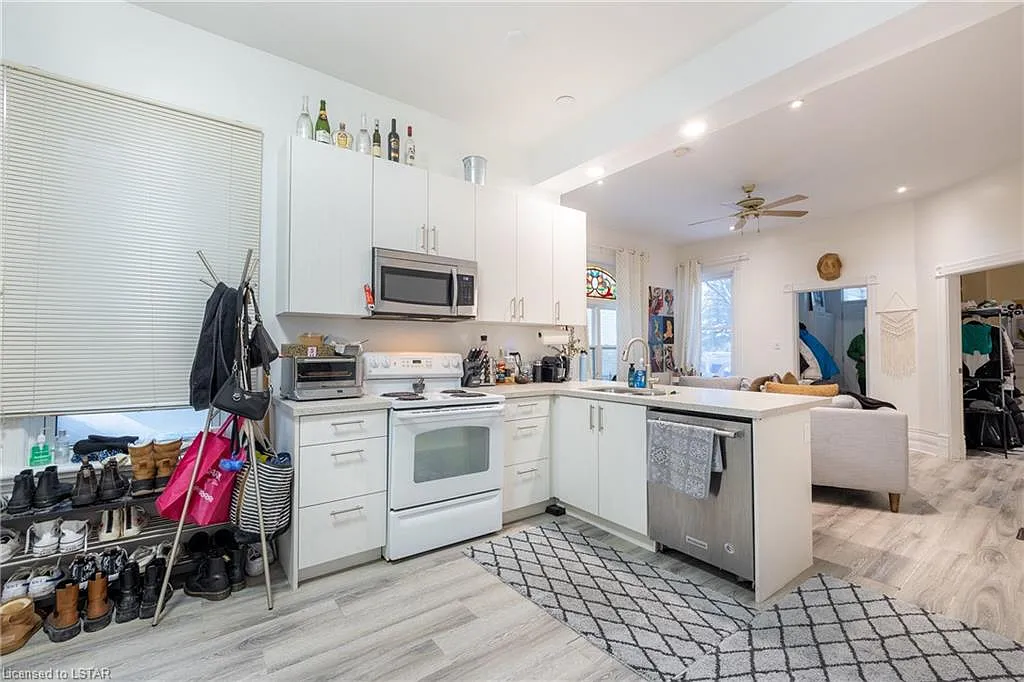 960 Richmond Street London — Photo 4