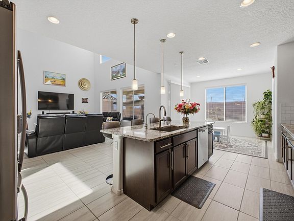 3rd image of 3118 Tess Ct NE