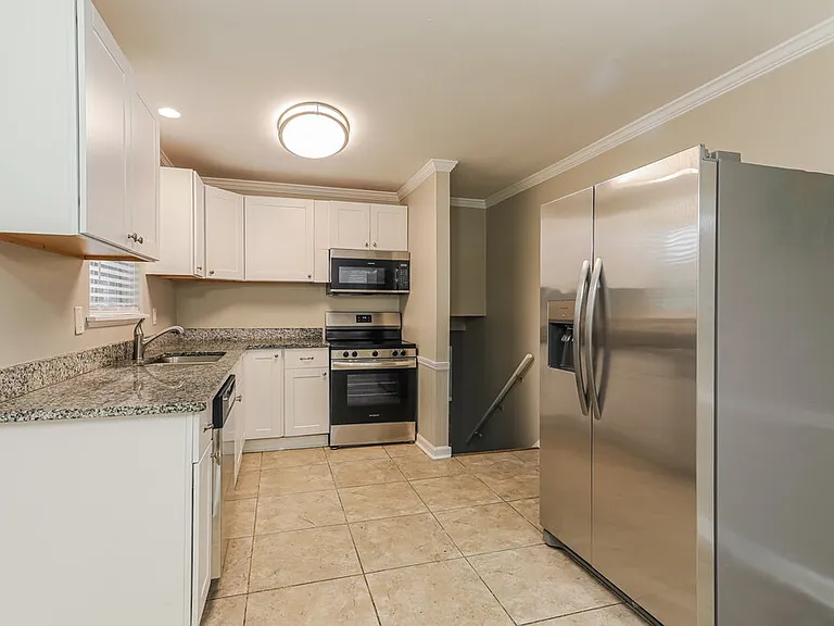 1217 Turf Dr — Photo 9
