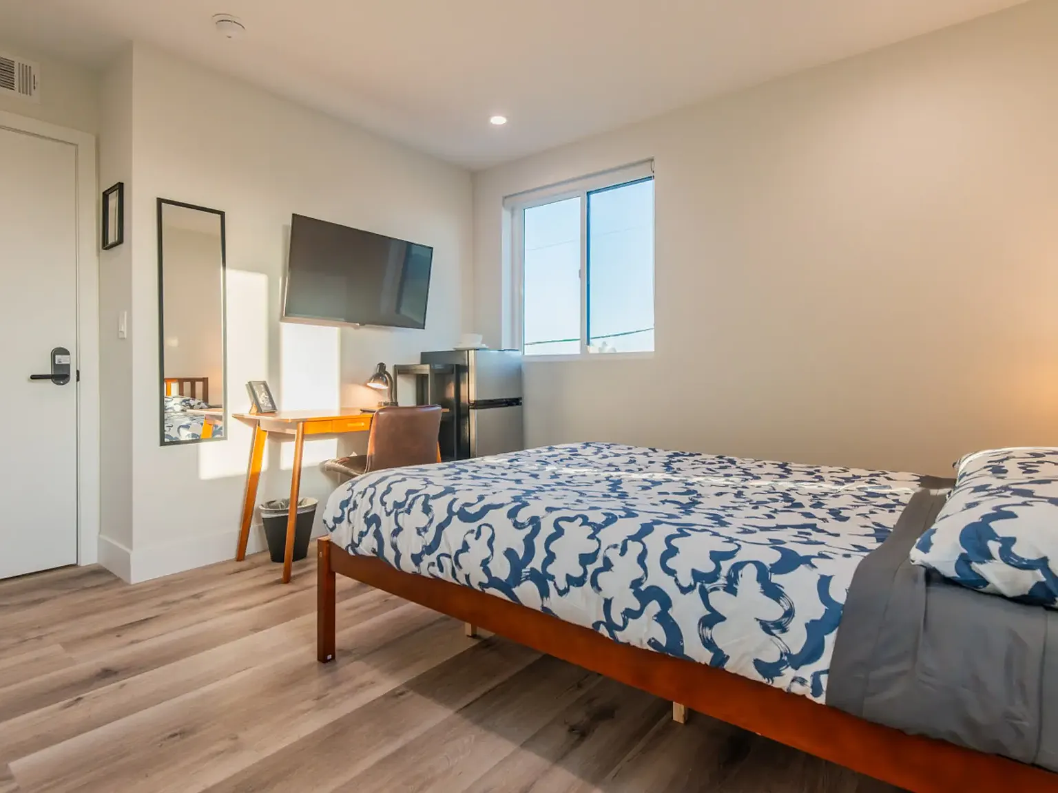 12 bed, 194 sqft, $1,250 — Photo 2