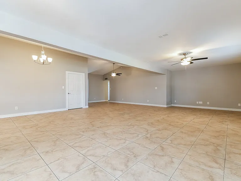 6106 E Ivyglen St — Photo 9