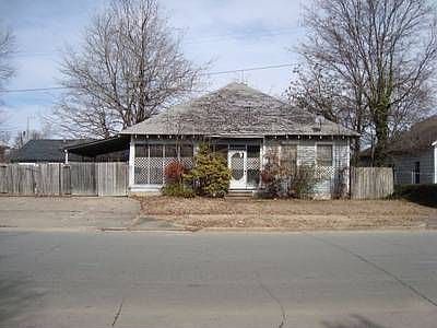 2nd image of 1021 S Linden St