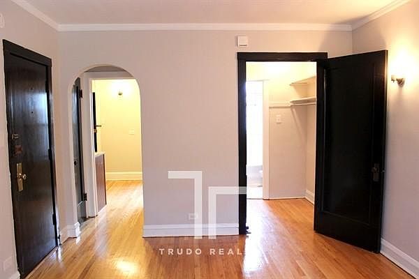 1st image of 2100 W Ainslie St #21022E